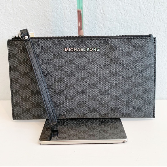 Michael Kors Jet Set Large Zip Clutch Wristlet - Picture 1 of 6